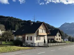 CHARMANTES EINFAMILIENHAUS MIT GROSSEM GRUNDSTÜCK