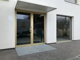 RIVUS VIVERE, straßenseitig: Großzügige Gewerbefläche im Edelrohbau - provisionsfrei vom Bauträger
