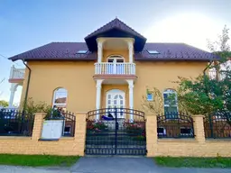 PRACHTVOLLE VILLA NÄHE WIEN mit Solaranlage, Granit, Sommerküche mit Grillplatz, Räucherofen und Pizzaofen