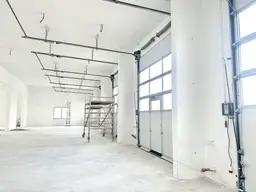 Top Deal // Hochwertige 50m² Neubauhalle mit elektrischem Tor und über 5m Deckenhöhe.