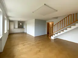 WUNDERSCHÖNE 5-ZIMMER-WOHNUNG MIT GRÜNBLICK
