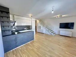 NEUWERTIGE MAISONETTE MIT 3 TERRASSEN UND STELLPLATZ IN BRUNN AM GEBIRGE