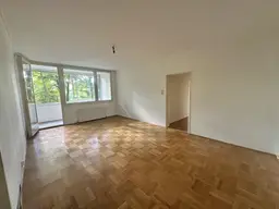 GERÄUMIGE 3-ZIMMER-WOHNUNG IN TRAUMLAGE MIT VIEL POTENZIAL