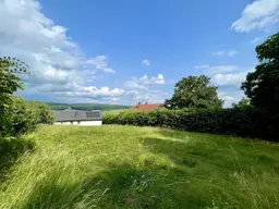 BAUGRUNDSTÜCK MIT SONNIGEM FERNBLICK