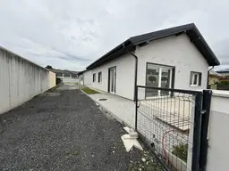 ***HOCHWERTIGER ERSTBEZUG FÜR ZWEI GENERATIONEN - KOMPLETTES DOPPELHAUS IN FRANKENAU***