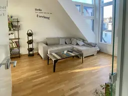 VOLL MÖBLIERTES traumhaft ruhiges Dachgeschoss-Appartement mit Terrasse und perfektem Öffi-Anschluß
