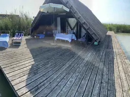 FÜR "GERN-WEITBLICKER" FAST WIE AM MEER - RUHE, ENTSPANNUNG UND FREIHEIT - HÜTTE IM SEE MIT BOOTSGARAGE