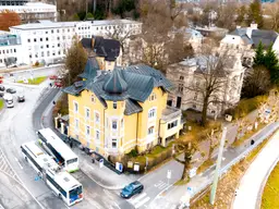 HISTORISCHES ANWESEN DIREKT AM GISELAKAI – CECONI VILLA MIT FESTUNGSBLICK