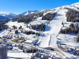 PANORAMA ALPIN GRUNDSTÜCK IN ERSTKLASSIGER LAGE – SKI IN/ SKI OUT