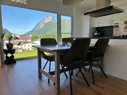 Moderne Dachgeschosswohnung mit Festungsblick in ruhiger Lage