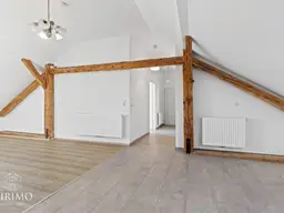 Sanierte Dachgeschosswohnung mit Garten, geräumiger Garage und ausbaubarem Dachboden