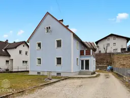Zweifamilienhaus in Leonstein mit großem Garten, Carport und separaten Etagen