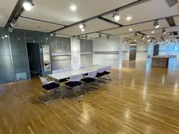 Showroom bzw. Büro inkl. Einbauküche, inkl. 1x Lager- und 1x EDV-Raum, barrierefrei, klimatisiert
