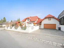 Einzigartiges Zweifamilienhaus mit Doppelgarage in Wels