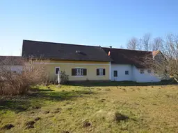 BAUERNHAUS mit Ackerflächen und Baugrundstücken