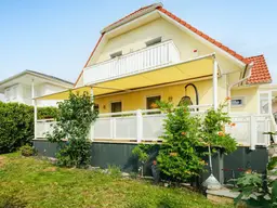 Urlaubsfeeling inklusive! Modernes Einfamilienhaus mit Balkon, Terrasse und Garten in Gated Community mit idyllischem Badesee