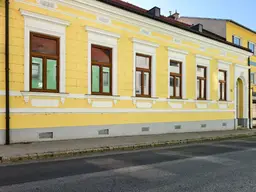Dem Hauptplatz so nah! Großzügige Büro-/Praxismöglichkeit in klassisch-charmantem Stil mit Gartennutzung mitten im Stadtzentrum von Hollabrunn