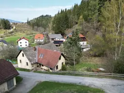 Wo der Mühlbach rauscht - die Entstehungsgeschichte eines Landhauses mit Waldanteil in Aussichtslage