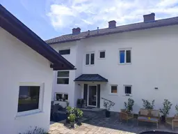 HEIMKOMMEN und wohlfühlen - großzügiges Wohnhaus mit Innenhof schönem Garten und herrlichem Ausblick