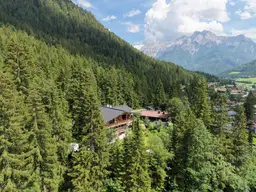 Mehrfamilienhaus mit Blick auf die Steinberge