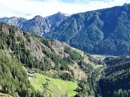 Ein Paradies in Alleinlage: Landwirtschaft mit Bergblick, Almhütte und Fischteich