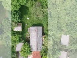 CHARMANTES GRUNDSTÜCK MIT ALTBESTAND AM FUSSE DER WEINBERGE