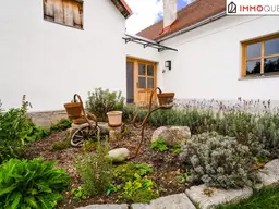 Ein Zuhause mit Zukunft - Charmantes Landhaus mit Eichenholzdetails, Ruhe &amp; Weitblick ins Grüne!