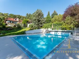 Traumgrundstück mit 320 m² Villa, großem Pool und Fernblick