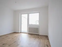 sanierte 2er WG / 2. Zimmer Wohnung mit Balkon