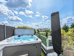 Den Alltag im eigenen Whirlpool auf der riesigen Dachterrasse vergessen und die Seele baumeln lassen!
