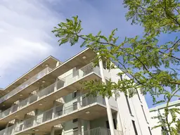 ZumGLÜCK * 4-Zi-DG-Wohnung mit Terrasse * inkl. Parkplatz * Unbefristet