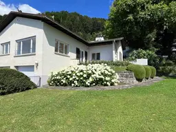 Sanierungsbedürftiges Haus am See