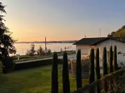 Grundstück mit Altbestand am See