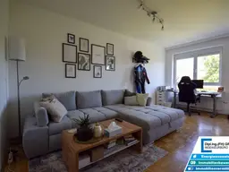Gemütliche, helle 2-Zimmer-Wohnung mit Loggia und TG-Platz