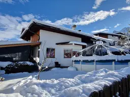 Traditionelles Mehrfamilienhaus mit Potenzial