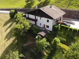 Großzügiges, gemütliches Haus mit unverbauter Aussicht – viel Platz und Potenzial!