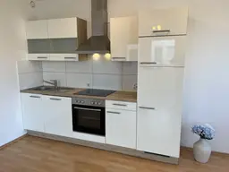 2 Zimmer Wohnung mit Balkon und privat Parkplatz * Fernwärme *