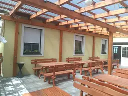Erlebe den Charme des Burgenlands: Modernes Gastgewerbe mit Terrasse zu vermieten
