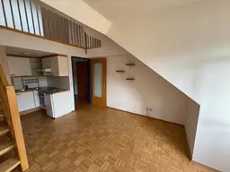 Günstige 2-Zimmer Wohnung mit über 60m2 im Dachgeschoss zu vermieten