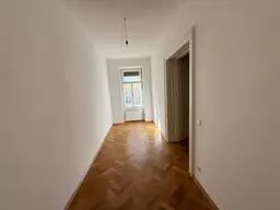 Sanierte Altbauwohnung mit großem Balkon in zentraler Lage zu vermieten, perfekt für Singles und Pärchen