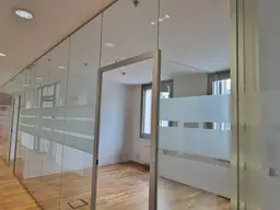 On top of Maria-Theresien-Straße: 289 m2 großes Bürojuwel zu vermieten!