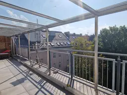 GROSSZÜGIG GESCHNITTENE WOHNUNG IN DER INNENSTADT MIT EINEM 23 M2 GROSSEN BALKON UND HERRLICHEM BERGBLICK