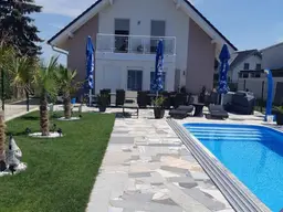 FAMILIENTRAUM - Sommer 2025 am eigenen Pool - 198m² Nutzfläche - 4 Zimmer + extra Küche