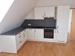 Klimatisierte 3 Zimmer - Dachgeschosswohnung - inkl. DanKüche &amp; Bosch Geräte, Lift &amp; Ohne Finanzierungsbeitrag!
