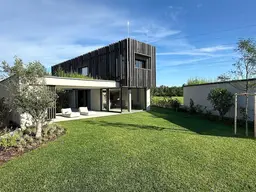 Architektur trifft See – luxuriöses Refugium mit Privatsauna &amp; Atrium