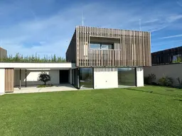 Luxus am Wasser - Architekturvilla mit Atrium, Sauna &amp; direktem See Zugang