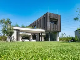 Architektur trifft See – luxuriöses Refugium mit Privatsauna &amp; Atrium