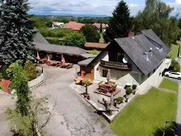 Großzügige Liegenschaft 1,6 Hektar - 4 getrennte Wohneinheiten mit Entwicklungspotential!