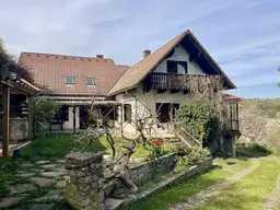 Haus mit ca. 275 m² Wohnfläche, ca. 2.200 m² Grund – ideal für Großfamilien, sanierungsbedürftig!