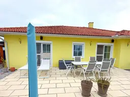 Moderner neuwertiger Bungalow in Stadt-Nähe